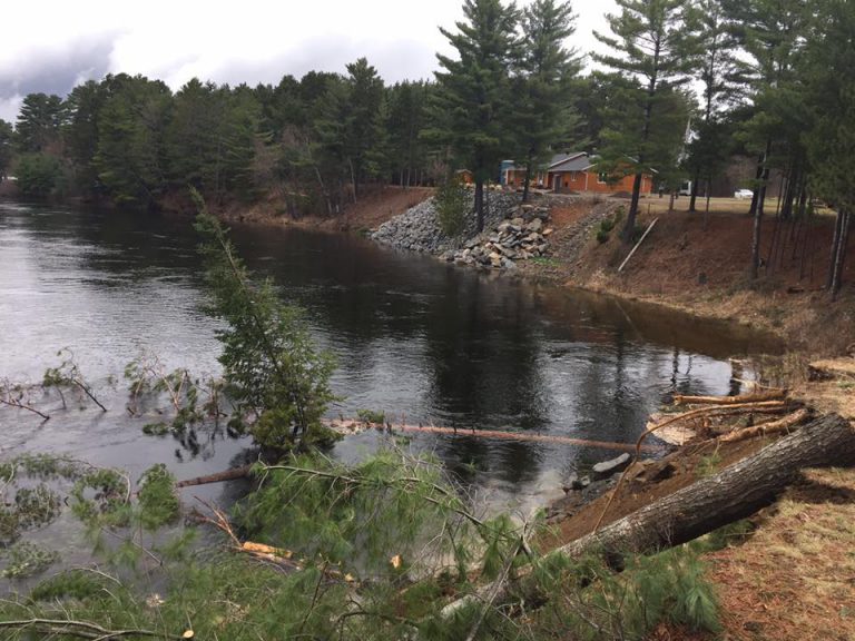 Crews Making Ground in Saving Riverbank Near Pine Cliff Resort