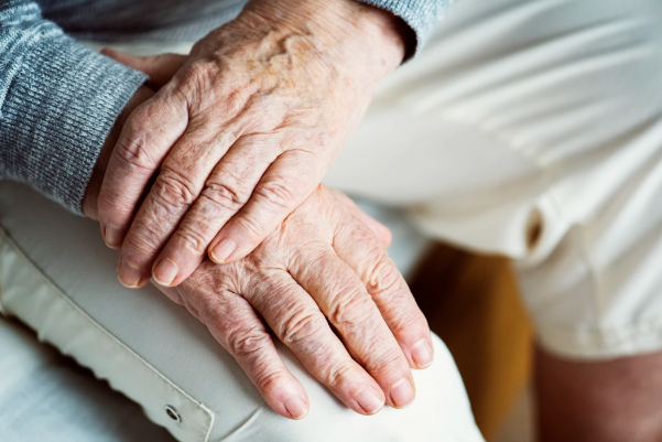 LONG-TERM CARE HOME INTRODUCES VIRTUAL REALITY TO PATIENTS