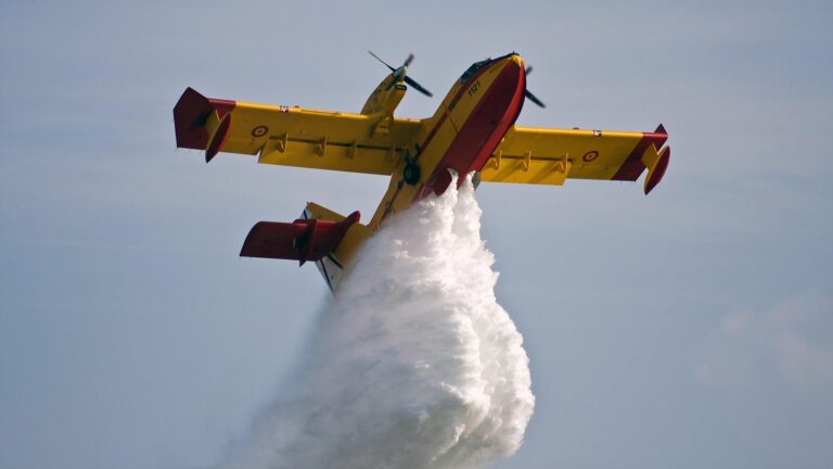 Ministry asking boaters to stay clear of water bombers