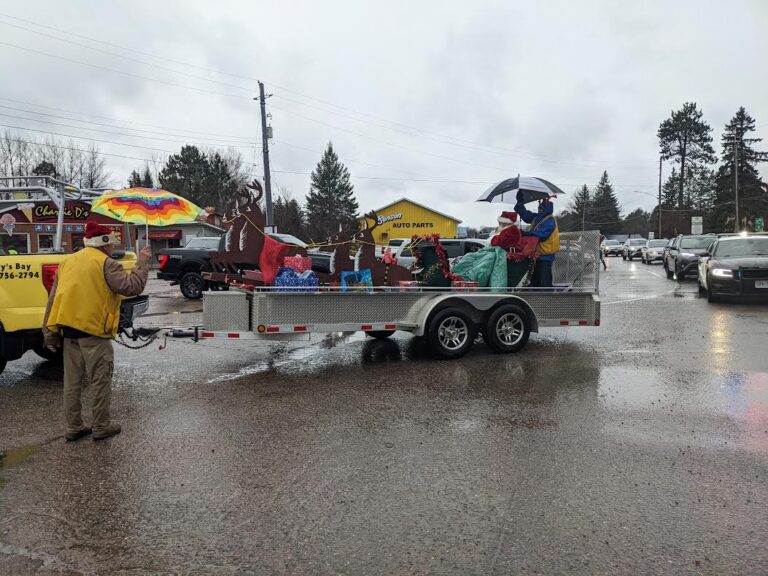 Rain doesn’t dampen spirits at Santa parade